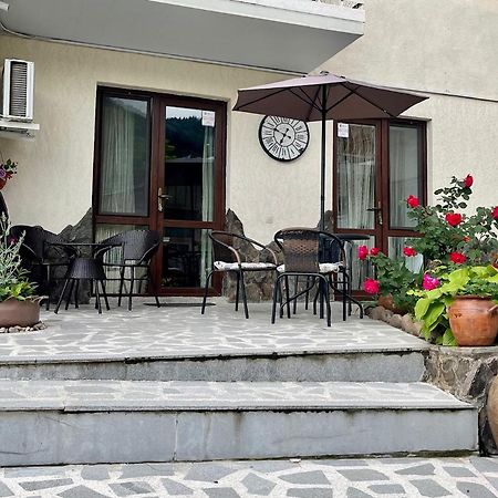 Borjomi Apartments Apart Hotel ภายนอก รูปภาพ