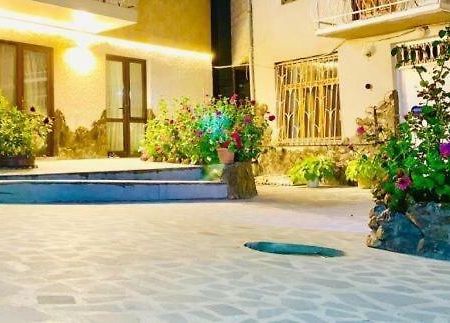 Borjomi Apartments Apart Hotel ภายนอก รูปภาพ