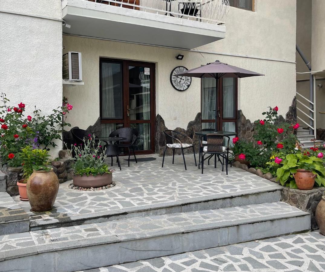 Borjomi Apartments Apart Hotel ภายนอก รูปภาพ