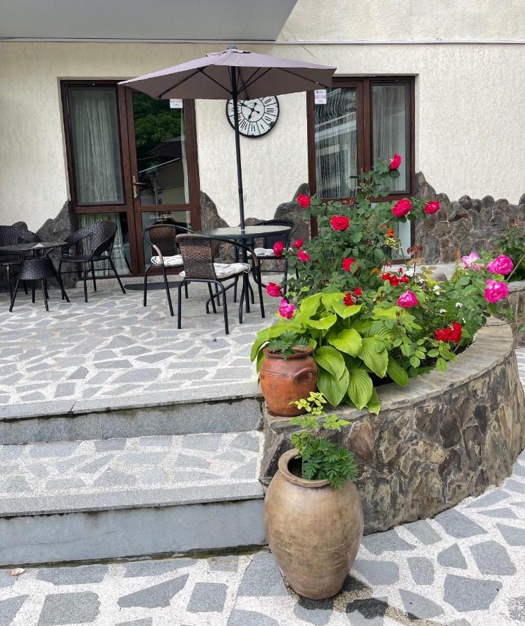 Borjomi Apartments Apart Hotel ภายนอก รูปภาพ