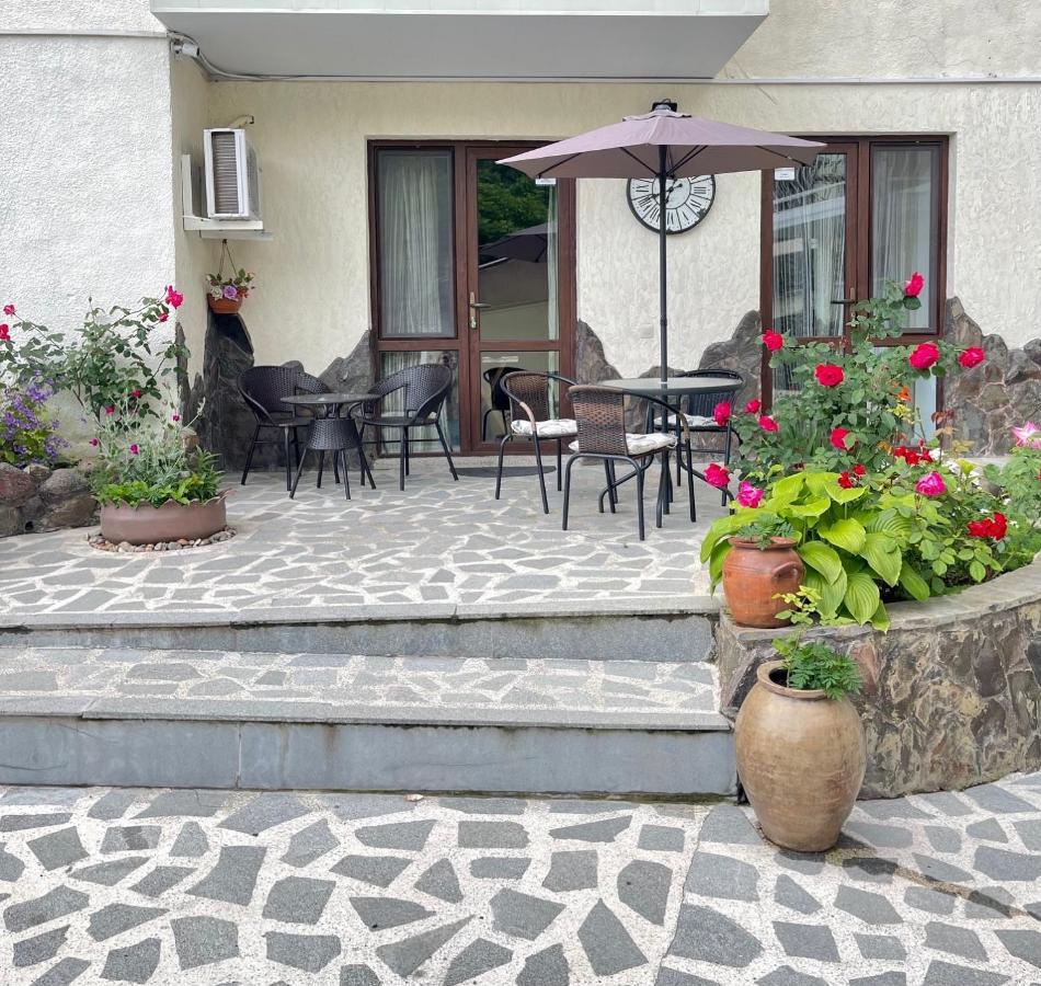 Borjomi Apartments Apart Hotel ภายนอก รูปภาพ