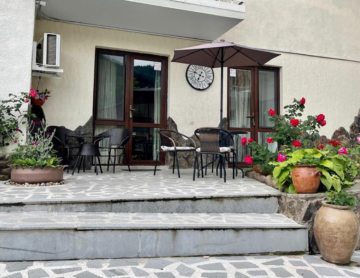 Borjomi Apartments Apart Hotel ภายนอก รูปภาพ