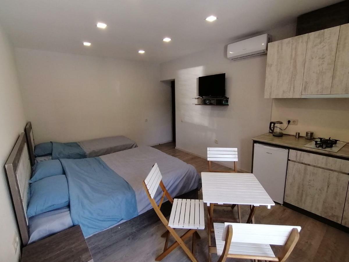 Borjomi Apartments Apart Hotel ภายนอก รูปภาพ